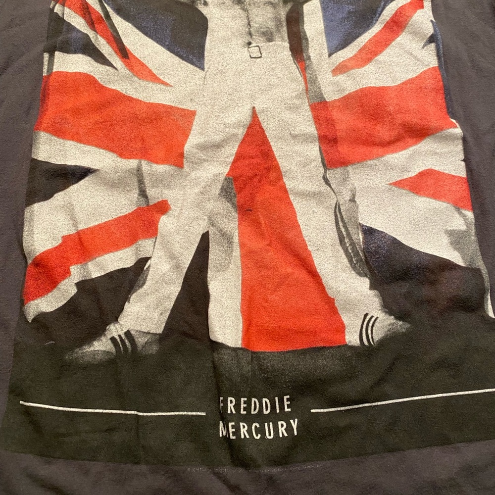 Freddie Mercury British Flag Gray Graphic T-shirt- 100% Cotton - Size Medium - Picture 2 of 6